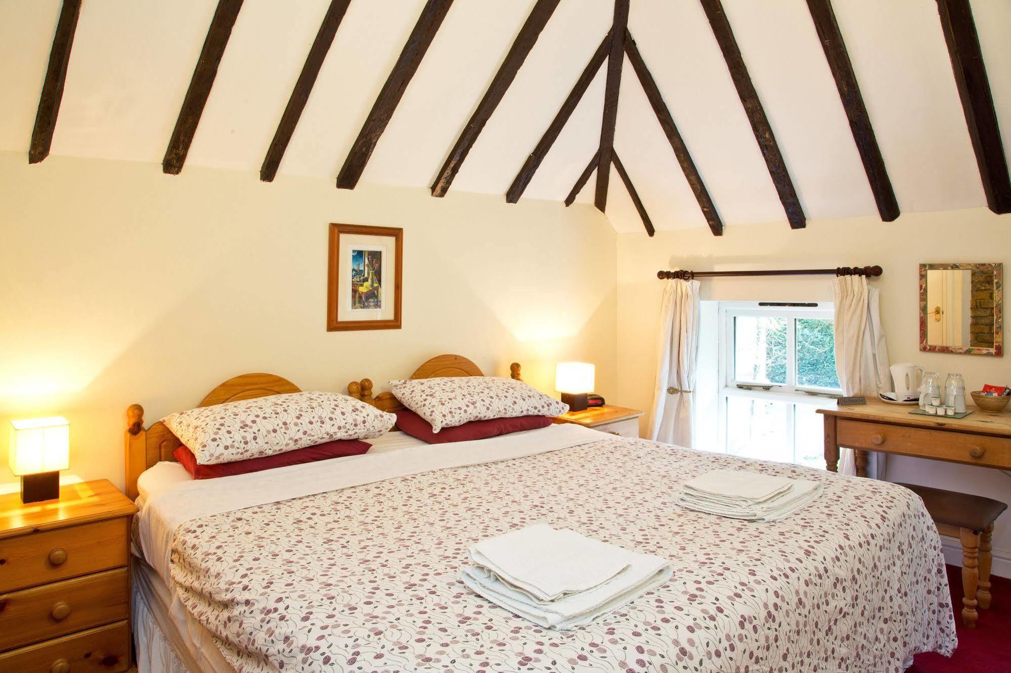 Detling Coachhouse Bed & Breakfast เมดสโตน ภายนอก รูปภาพ
