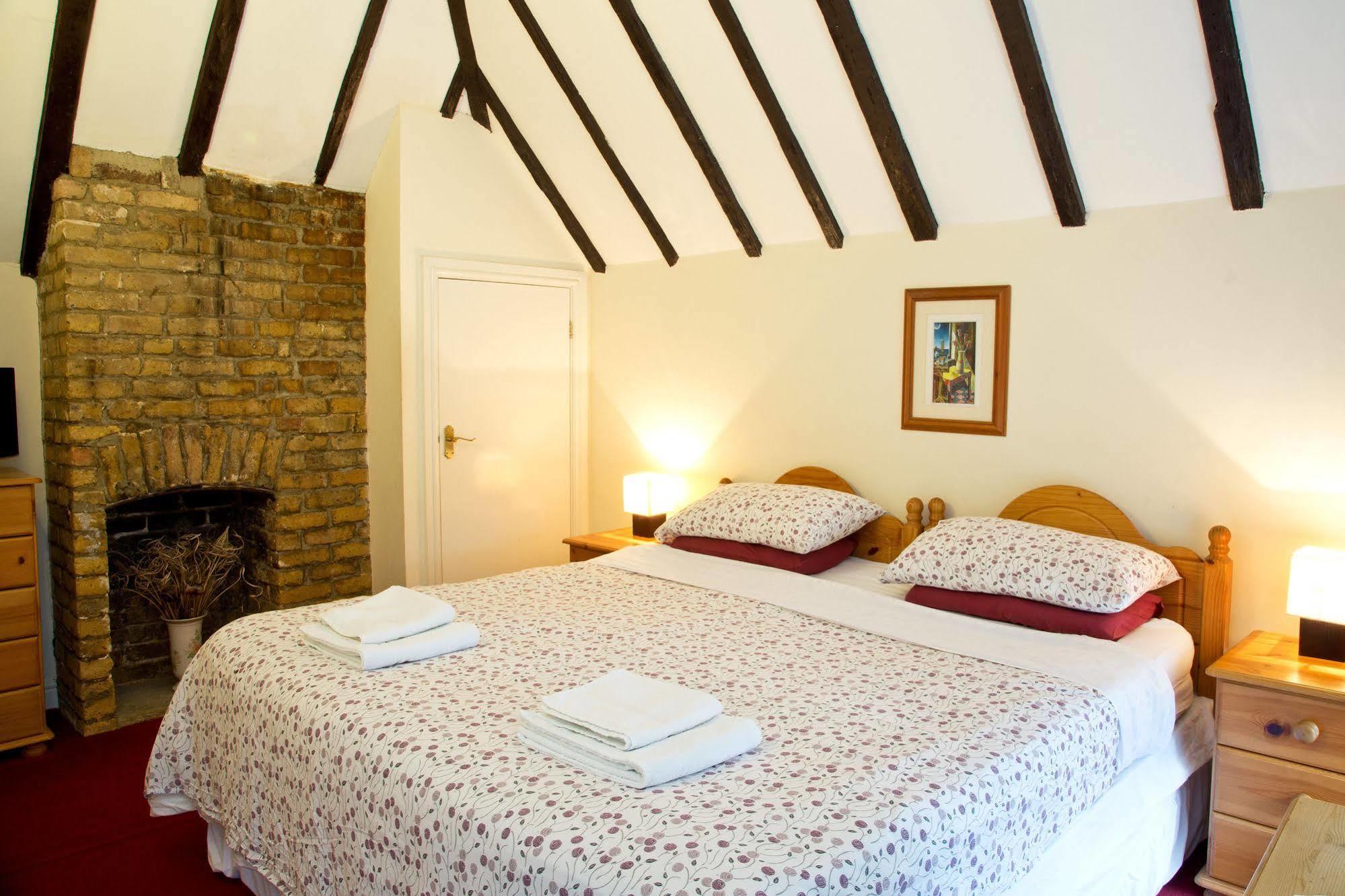 Detling Coachhouse Bed & Breakfast เมดสโตน ภายนอก รูปภาพ