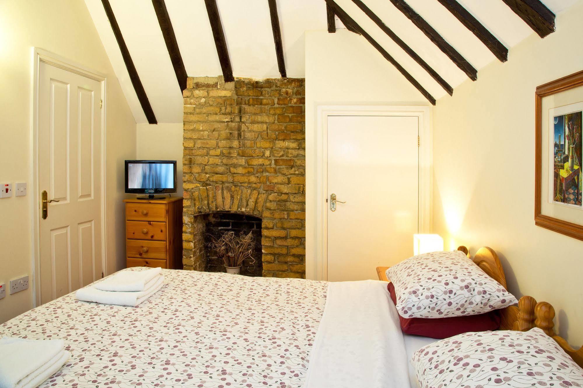Detling Coachhouse Bed & Breakfast เมดสโตน ภายนอก รูปภาพ