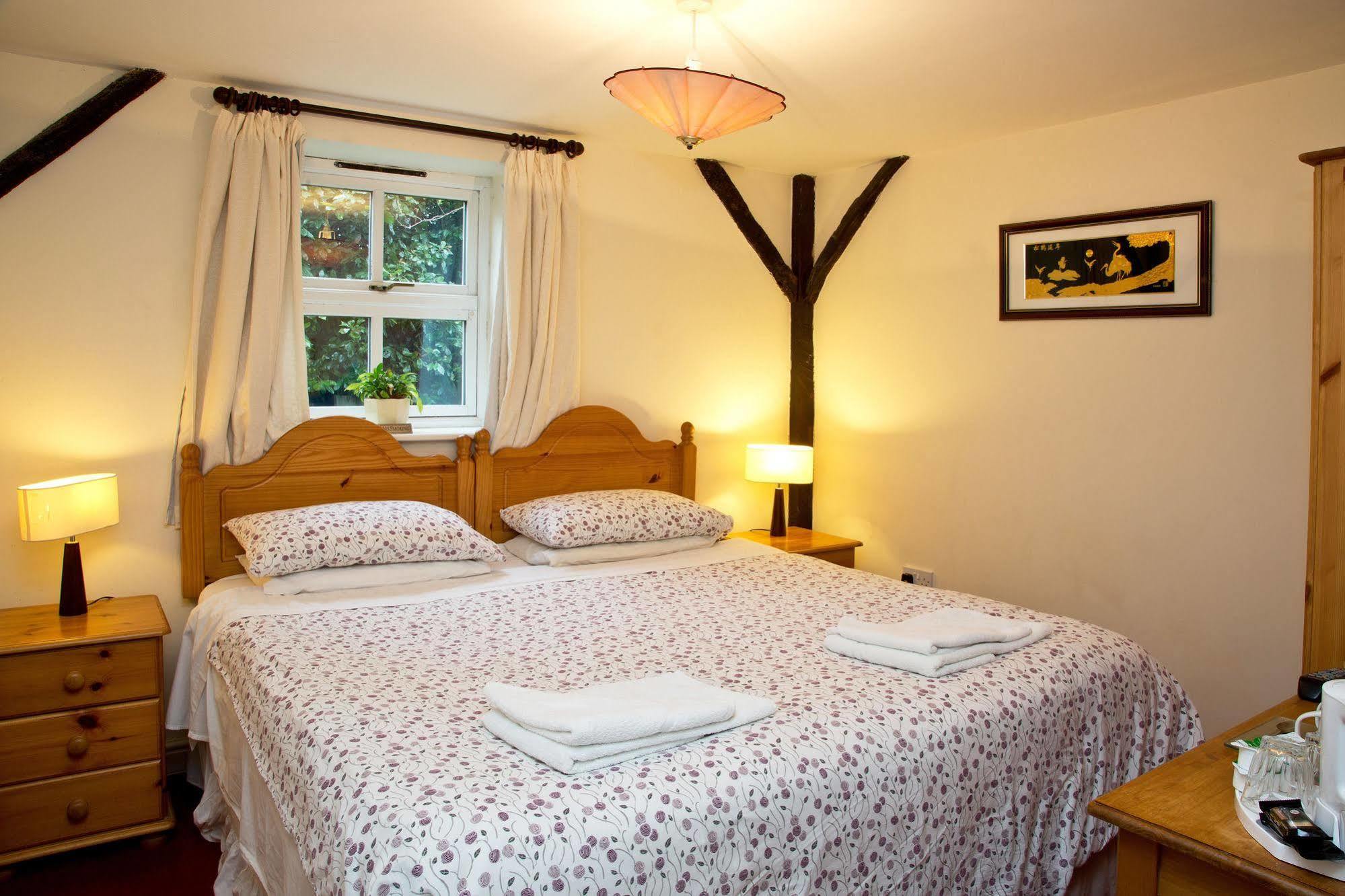 Detling Coachhouse Bed & Breakfast เมดสโตน ภายนอก รูปภาพ